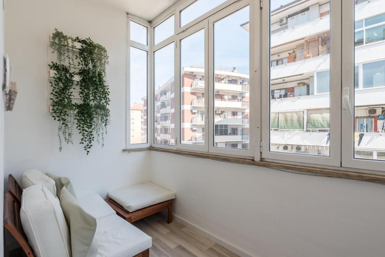 Cinecitta Gem Flat With Veranda Appartamento *