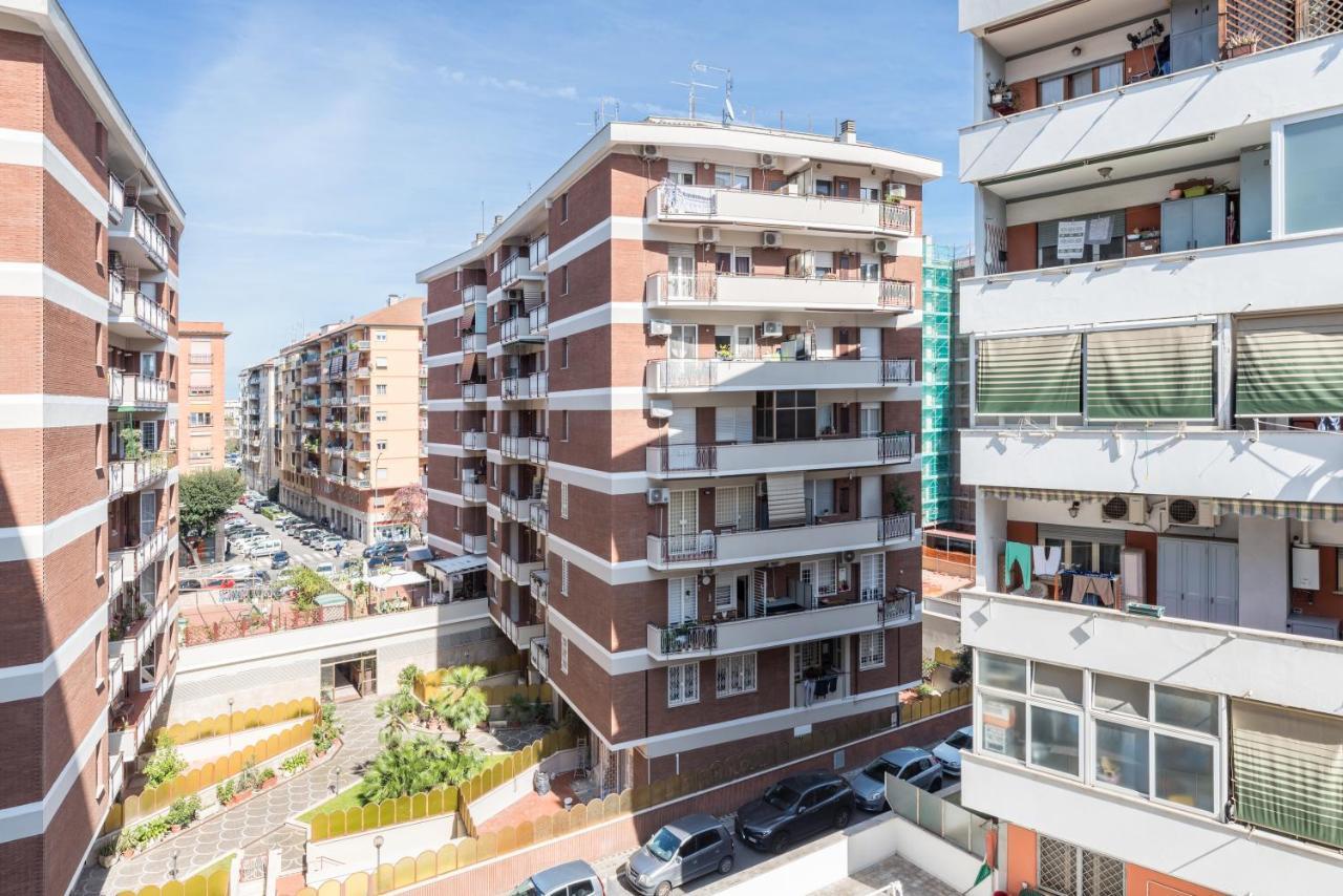 Cinecitta Gem Flat With Veranda Appartamento *