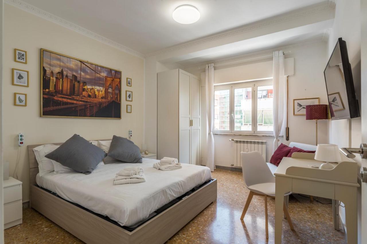 Cinecitta Gem Flat With Veranda Appartamento Roma
